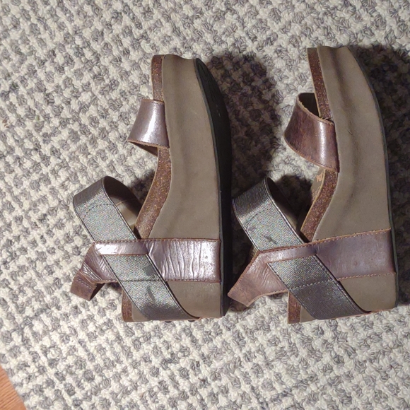 OTBT Wedge Sandals - Picture 4 of 13